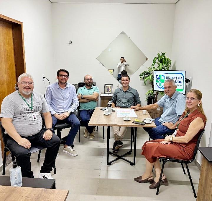 Prefeito de Faxinal busca investimentos em saúde com Sesa em reunião produtiva