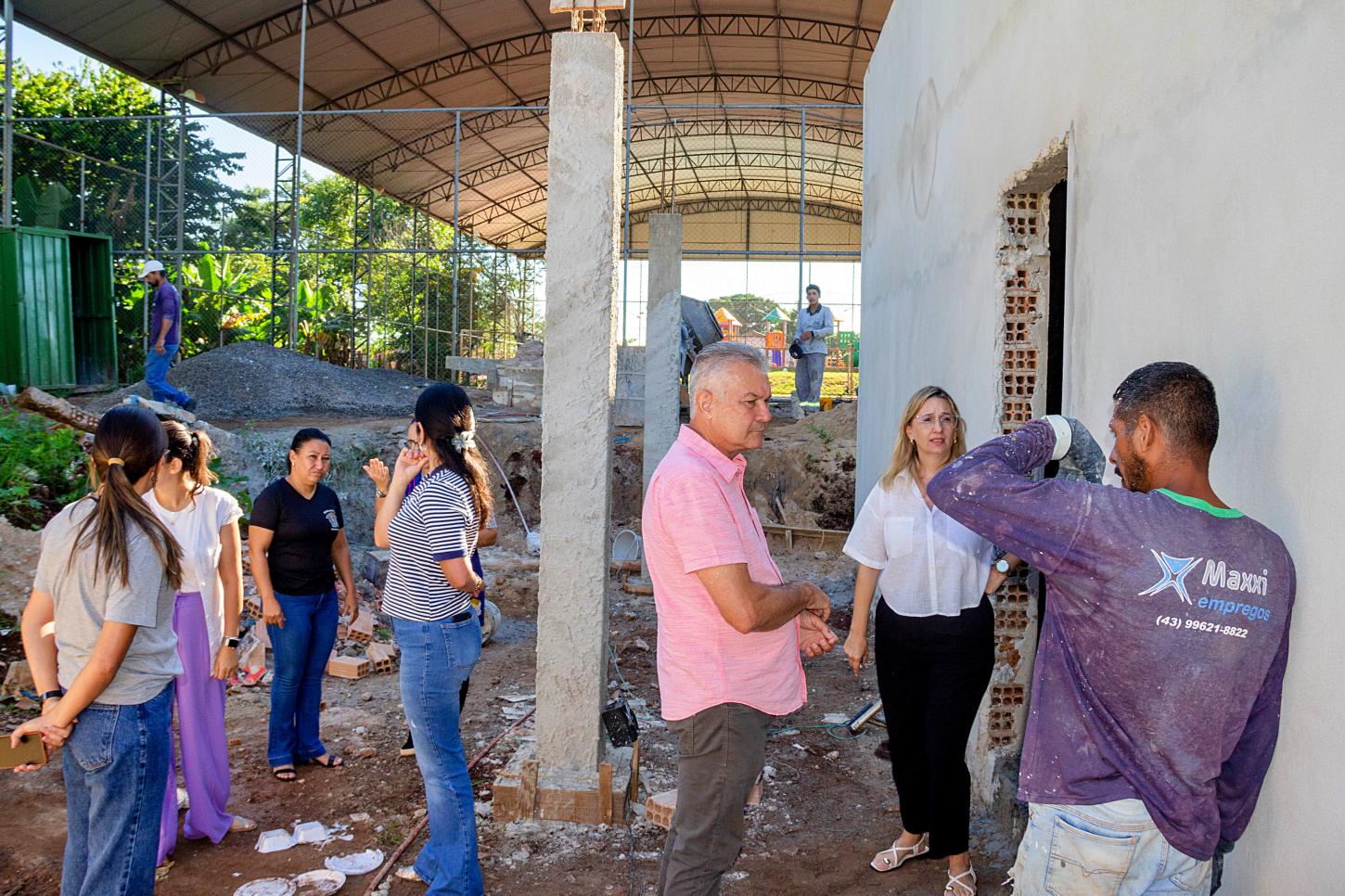 Prefeito de Faxinal inspeciona obras em escolas municipais