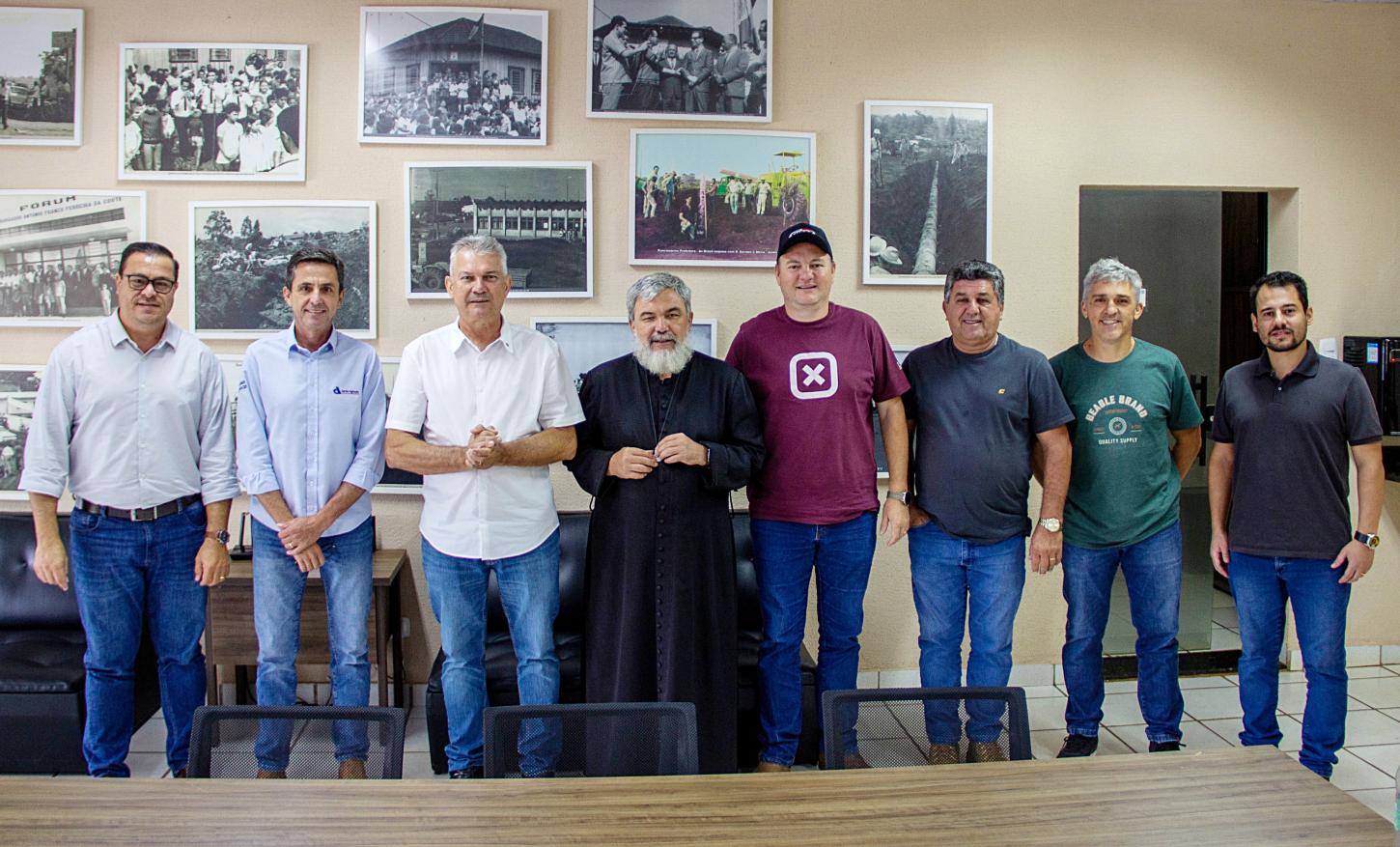 Prefeito de Faxinal recebe visita do Padre Paulo de Borrazópolis para discutir ações sociais