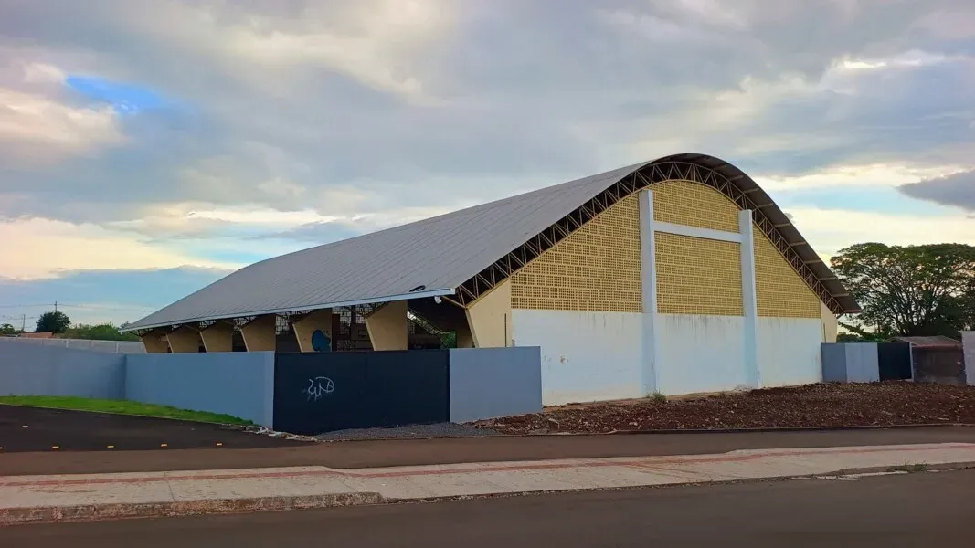 Prefeitura de Marilândia do Sul alerta para invasões na quadra escolar