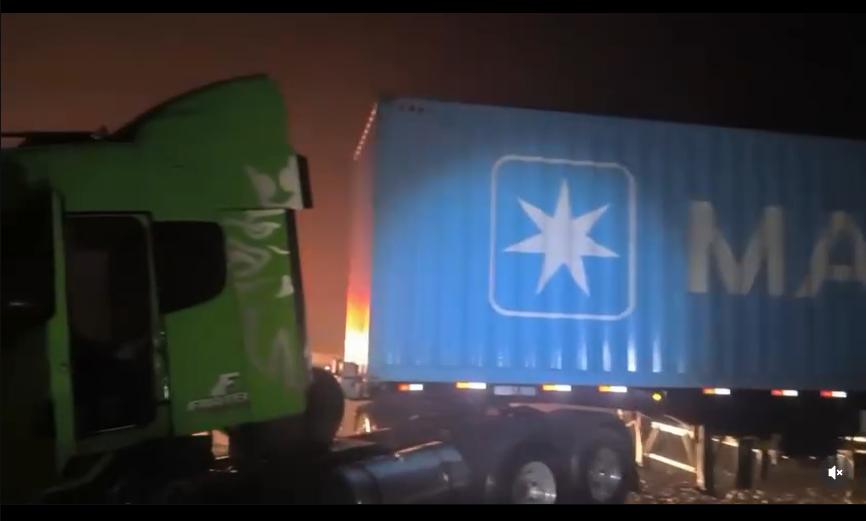 Acidente com caminhão interdita BR-376 na Serra do Cadeado