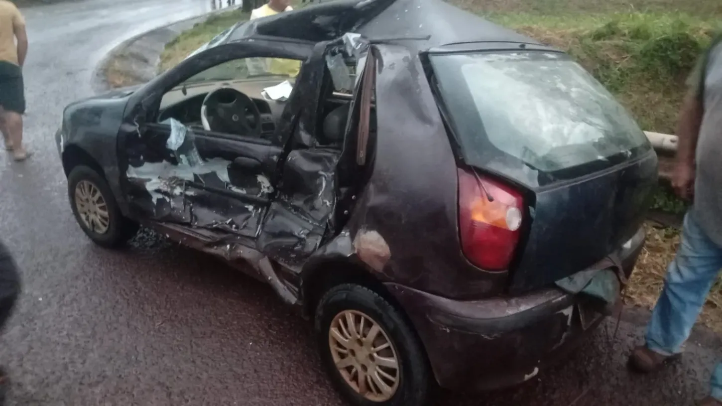 Acidente grave no trevo de Dinizópolis deixa motorista preso às ferragens em Cruzmaltina