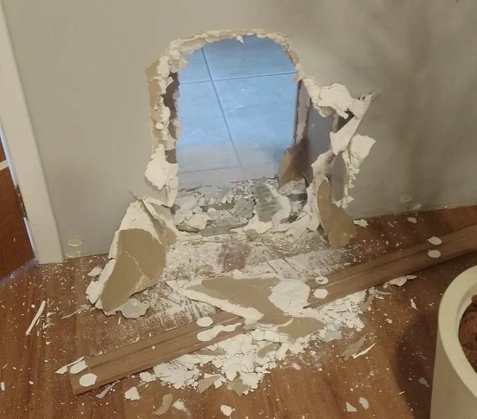 Bandidos tentam furtar mercado quebrando parede em São João do Ivaí