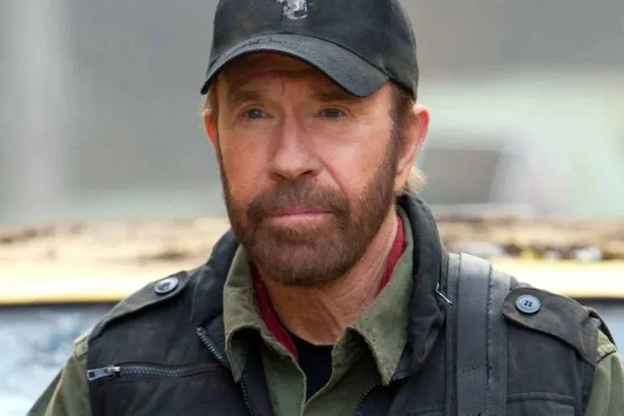 Chuck Norris, ícone dos filmes de ação e memes, morre aos 86 anos no Havaí