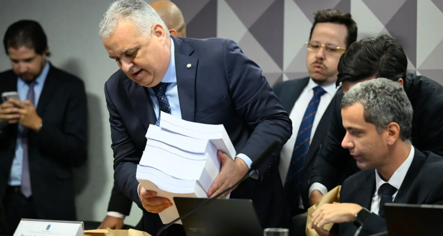 CPMI dos Fundos de Pensão pede indiciamento de Lulinha, Lupi e vice-líder do governo Lula