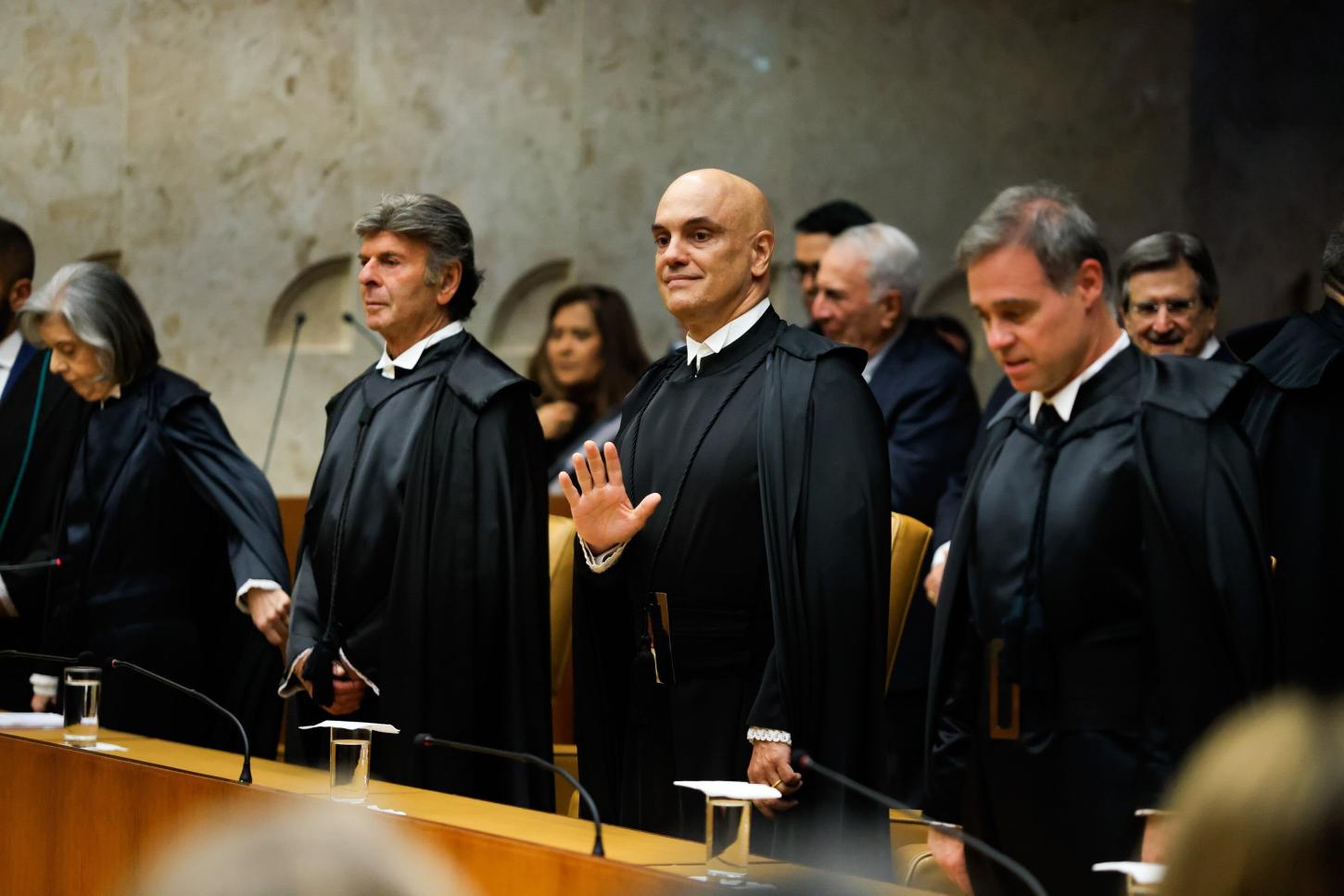 Crise de credibilidade no STF desencadeia desconfiança recorde