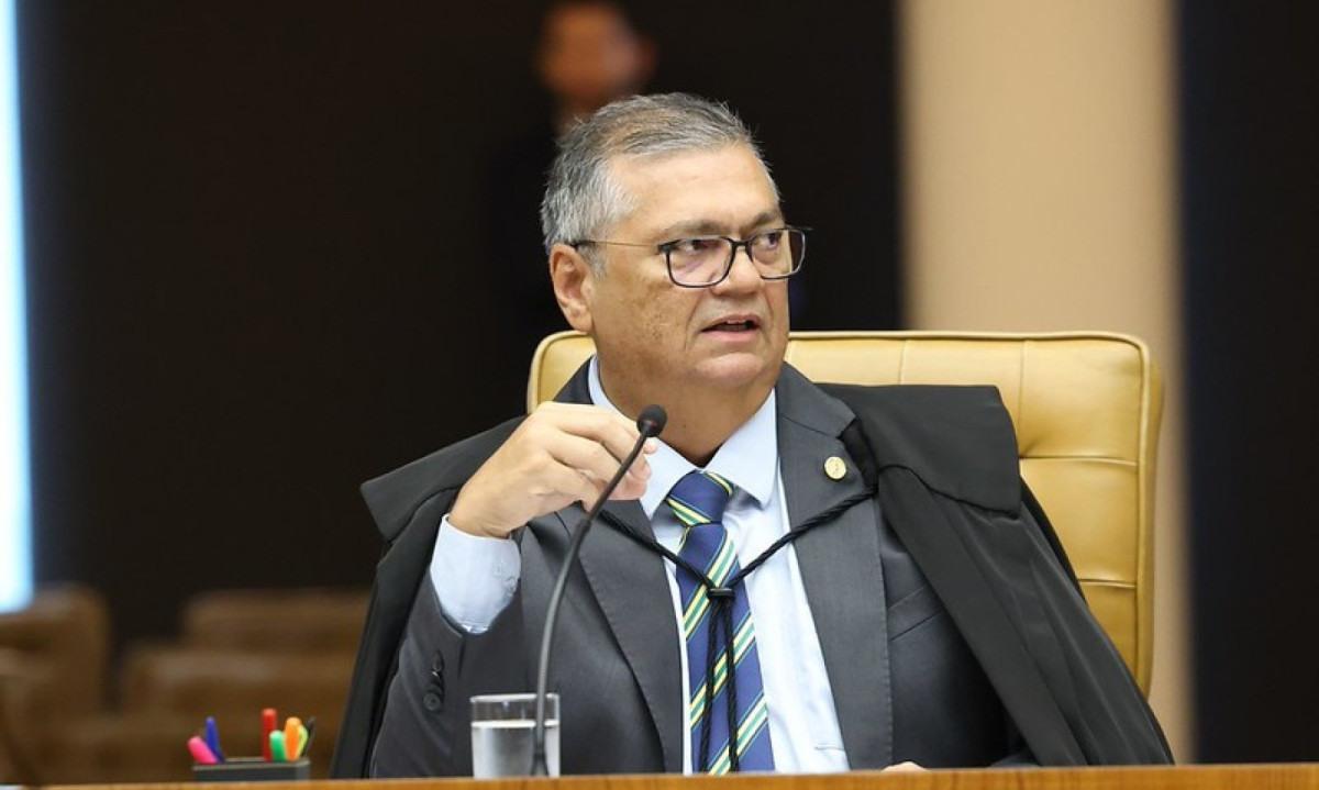 Dino suspende quebra de sigilo de Lulinha na CPMI do INSS