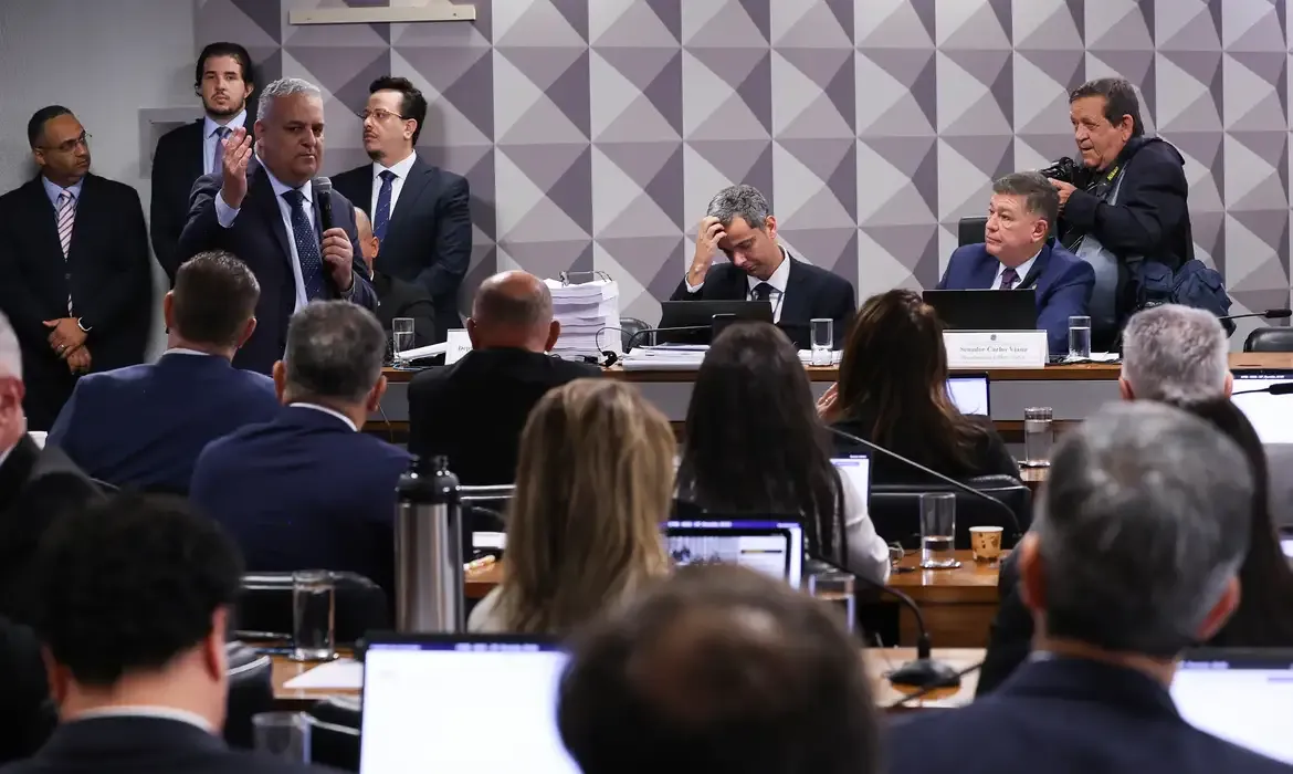 Governo vence, protege Lulinha e outros e CPMI do INSS termina sem relatório final