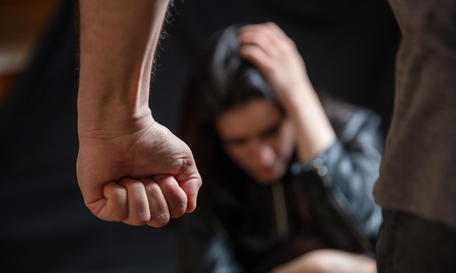 Homem agride companheira com socos e tentativa de estrangulamento em Apucarana