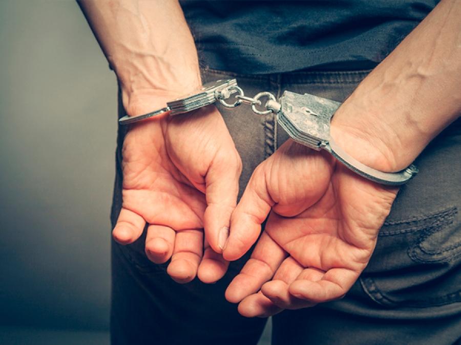 Homem com tornozeleira desacata PM para ir preso em Ivaiporã