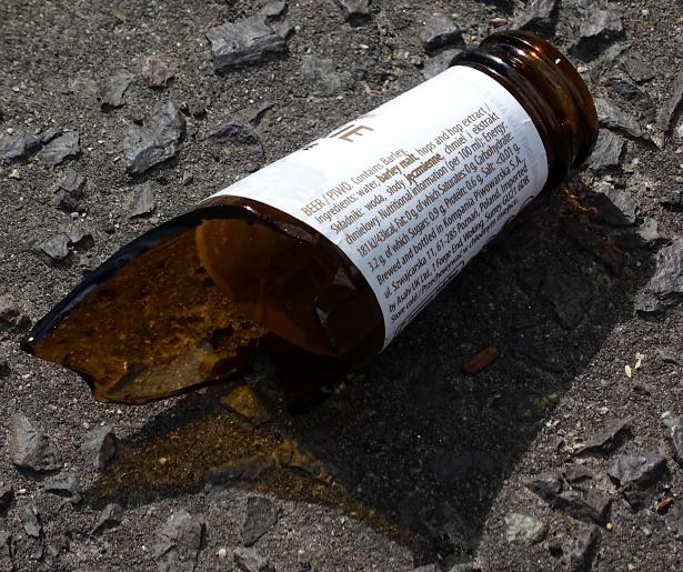 Homem é agredido com garrafada em bar de Grandes Rios