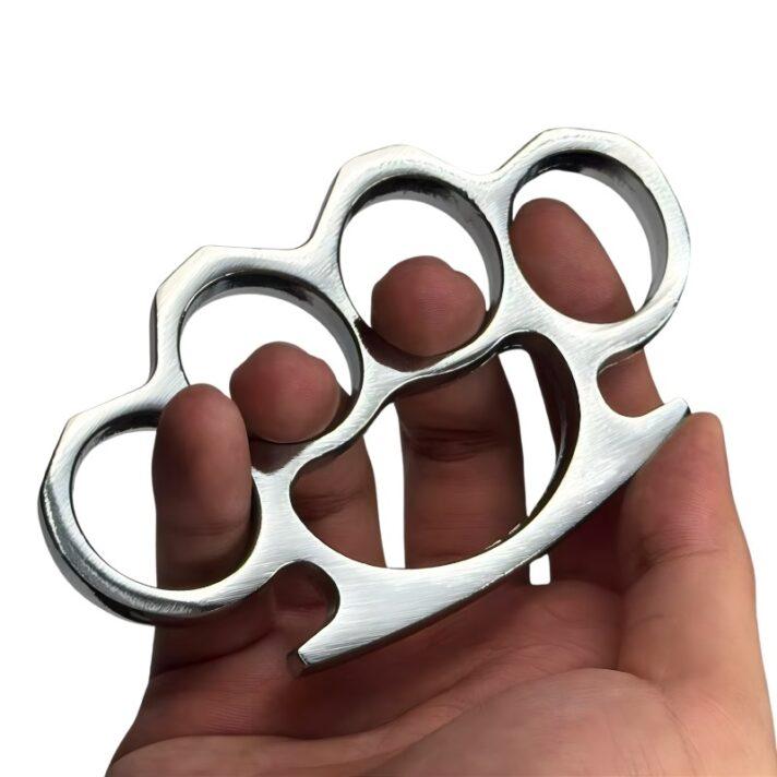 Homem é agredido com soco inglês em briga no centro de Faxinal