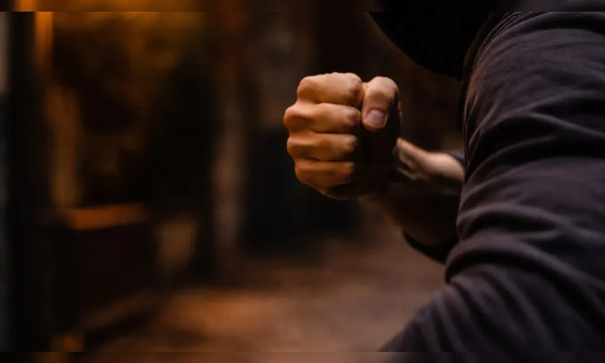 Homem é agredido e roubado em escadaria no Centro de Apucarana