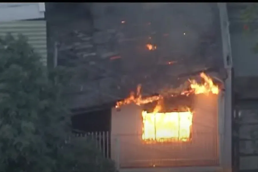 Incêndio destrói residência em São Pedro do Ivaí