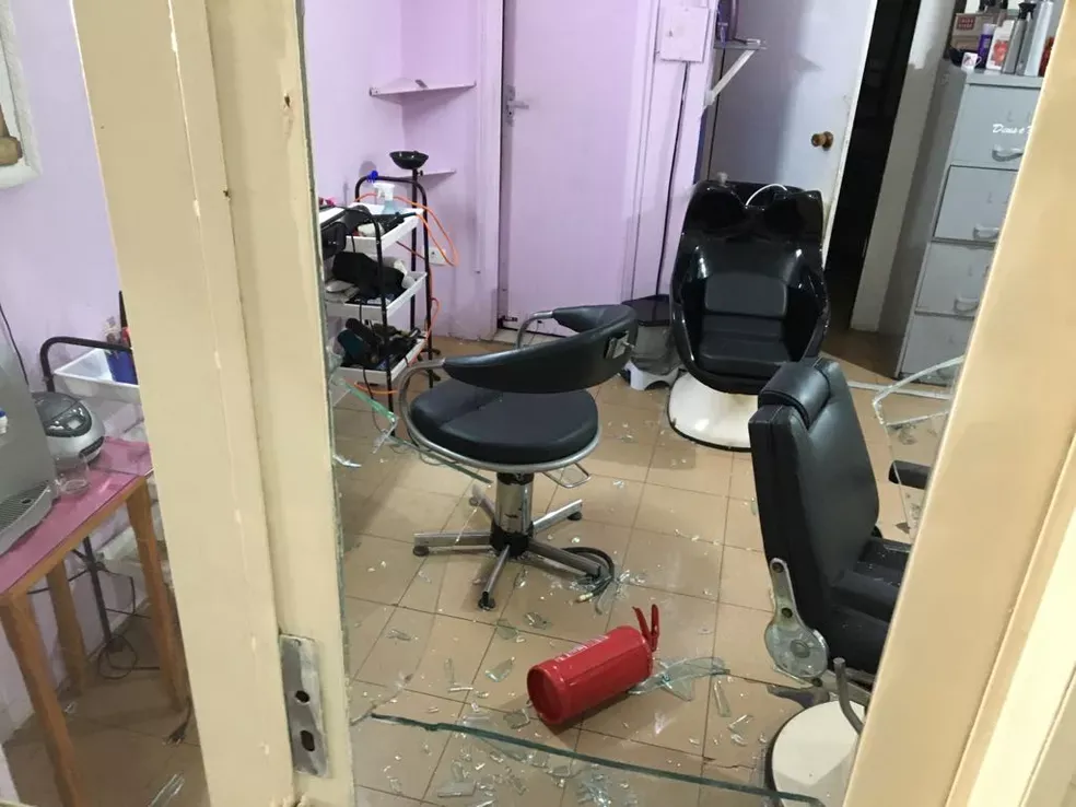 Ladrão invade salão de beleza em Apucarana escalando parede e arrombando janela