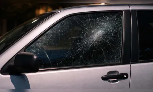 Mulher danifica carro de ex-namorado em crise de ciúmes em Jardim Alegre