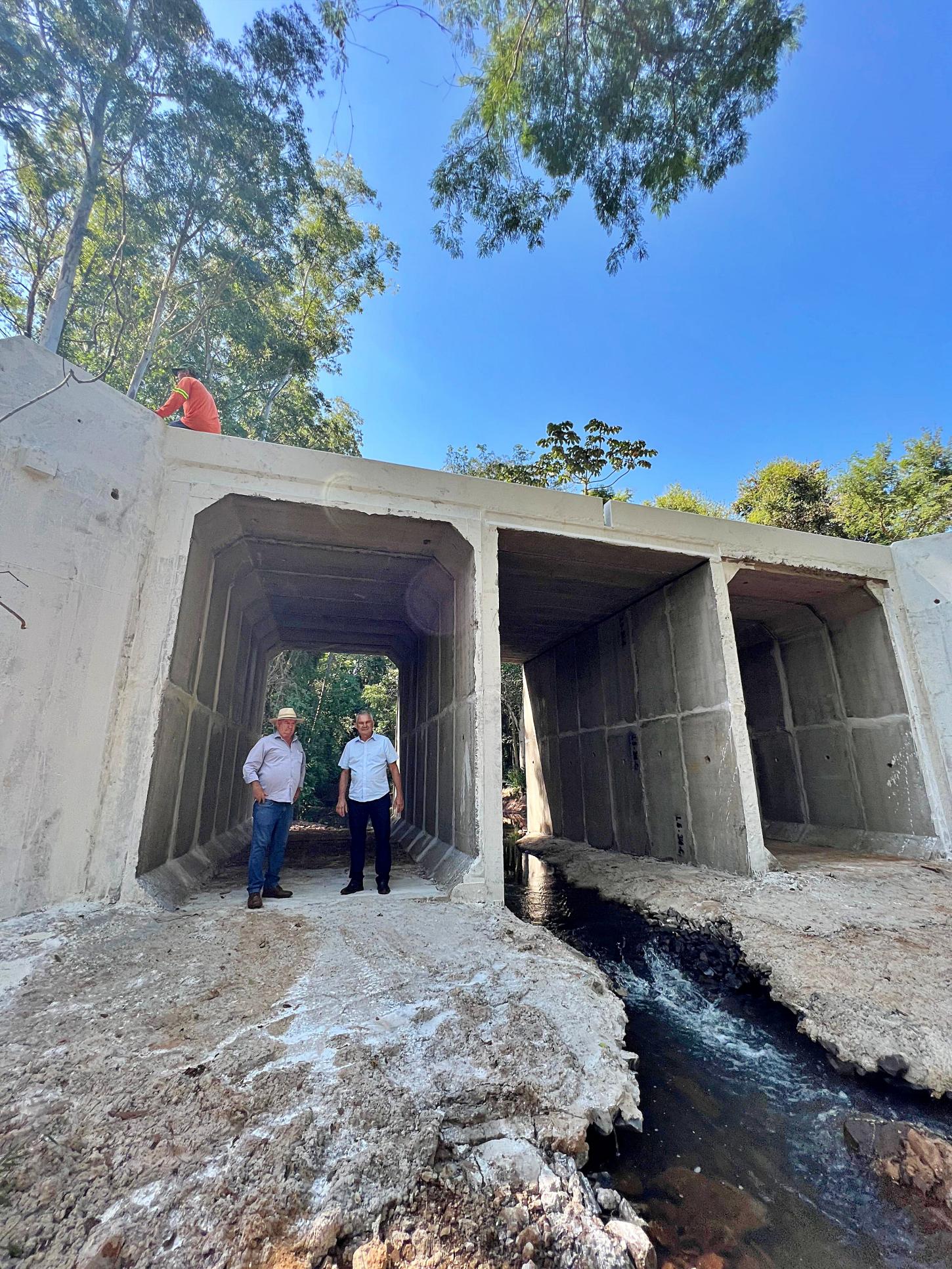Obras da nova ponte sobre o Rio São Pedro no Barreirinho avançam com aterramento das cabeceiras em Faxinal