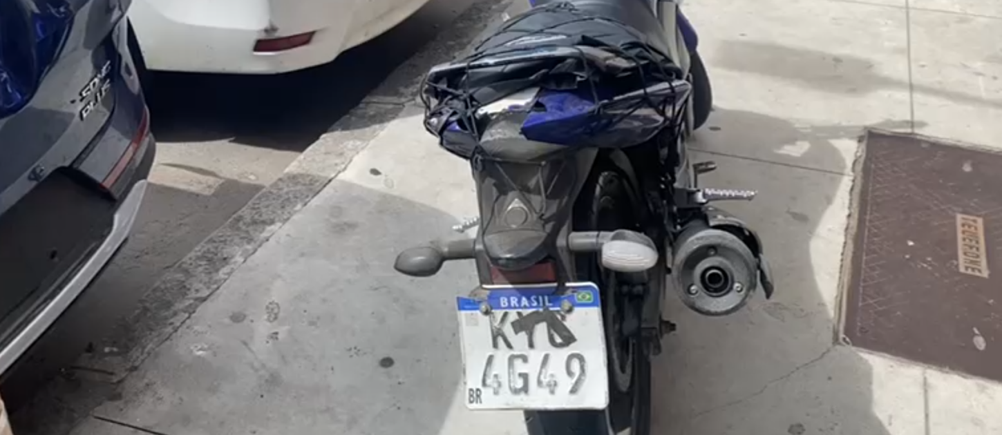 Polícia de Ivaiporã recolhe moto com placa ilegível e condutor sem habilitação