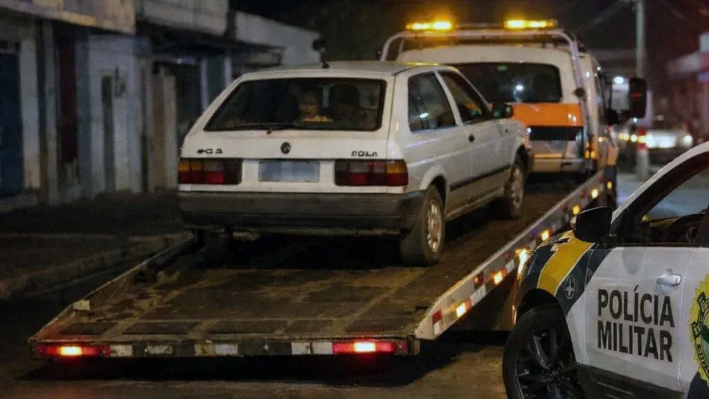 Polícia Militar realiza abordagem em Borrazópolis e recolhe veículo com irregularidades