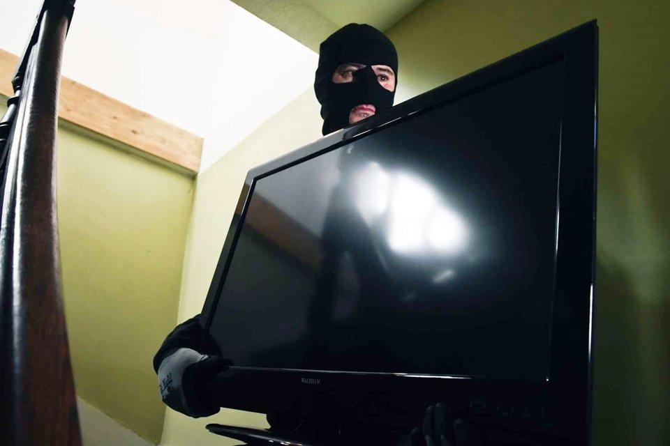 Residência é invadida e furtada em Ivaiporã