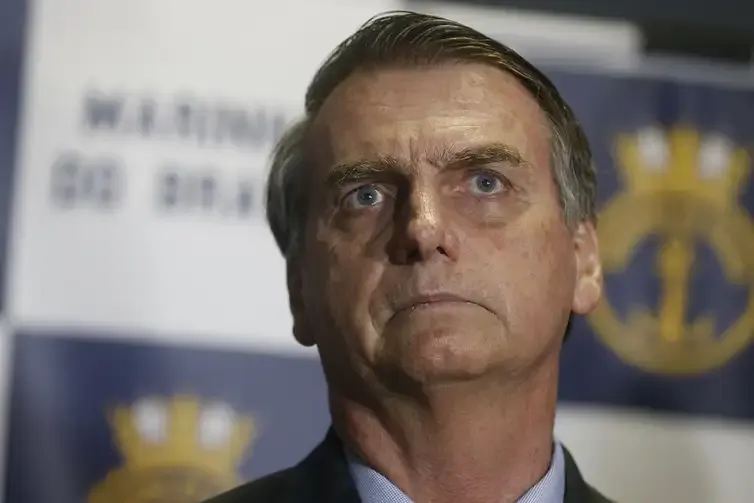 STF concede prisão domiciliar a Bolsonaro após críticas e problemas de saúde