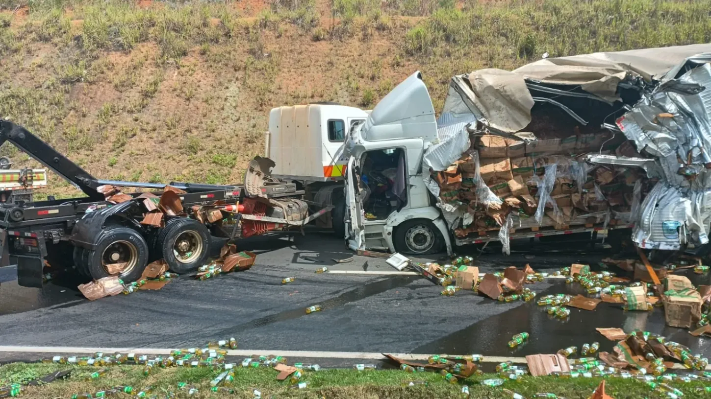 Acidente grave na BR-376 em Imbaú deixa feridos e pista interditada