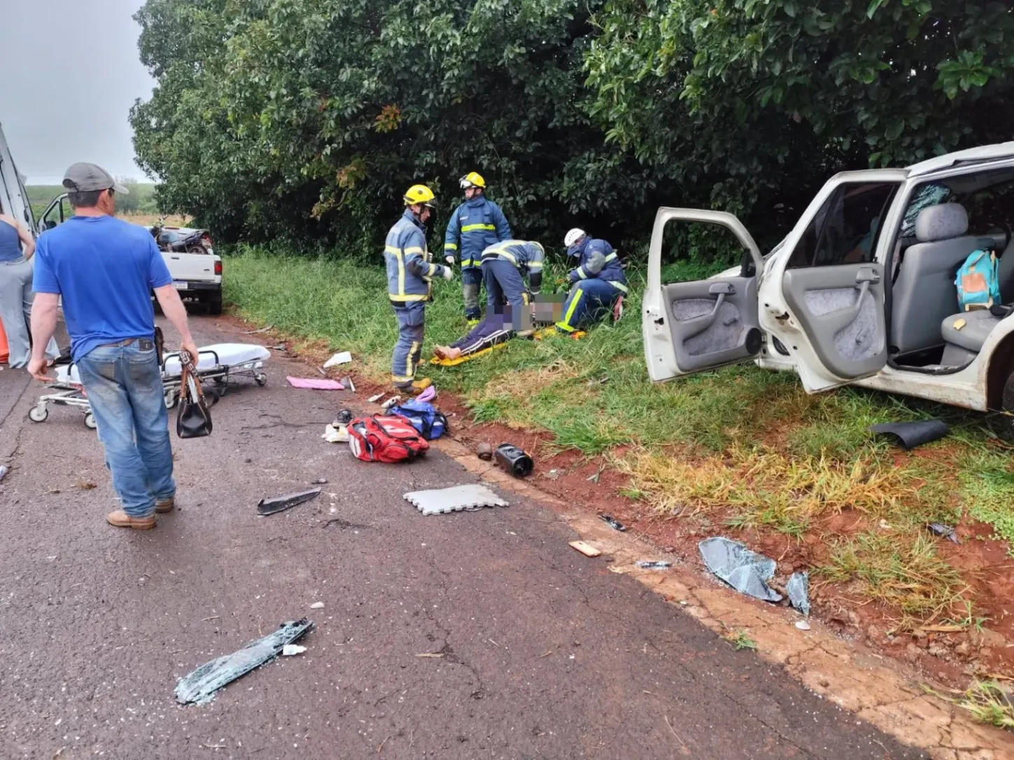 Capotamento entre Cambira e Jandaia do Sul deixa mãe e duas crianças feridas