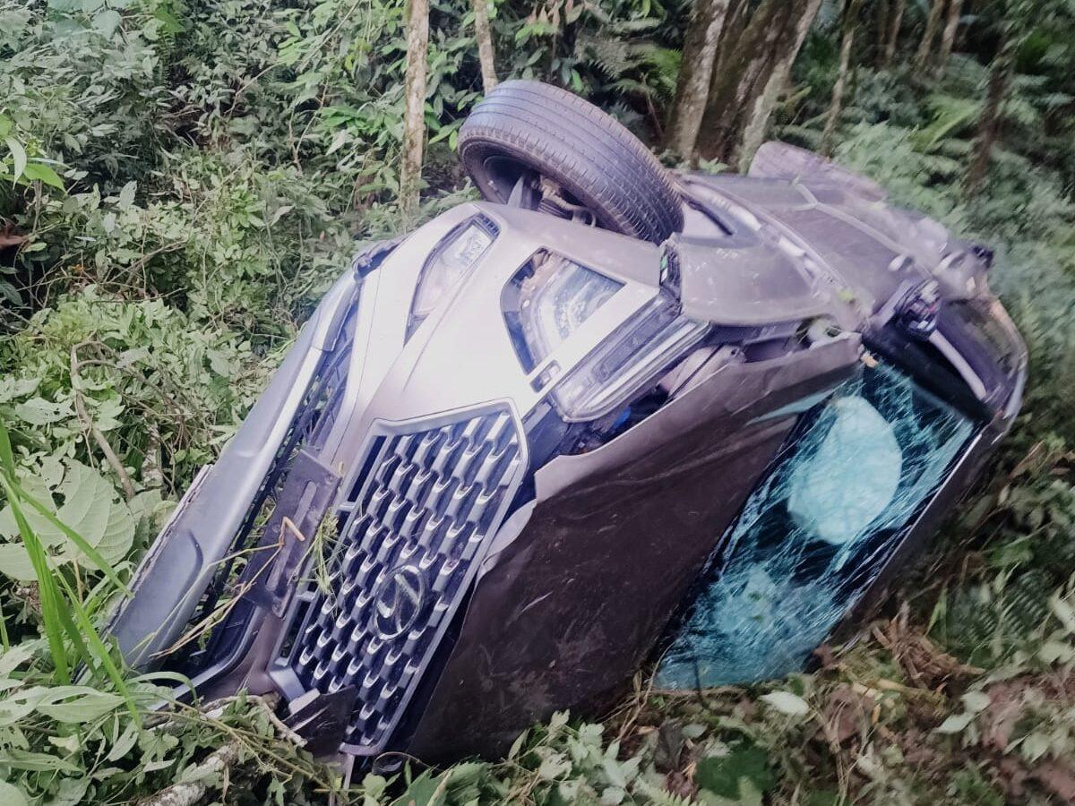 Capotamento na PRC-272 deixa passageiro ferido em Cruzmaltina