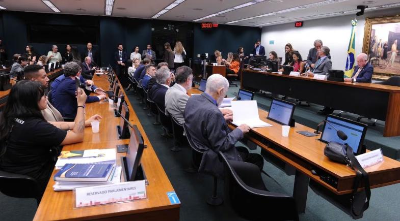 CCJ aprova fim da Escala 6x1