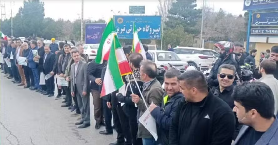 Civis iranianos formam barreiras humanas em usinas nucleares contra ameaças de Trump