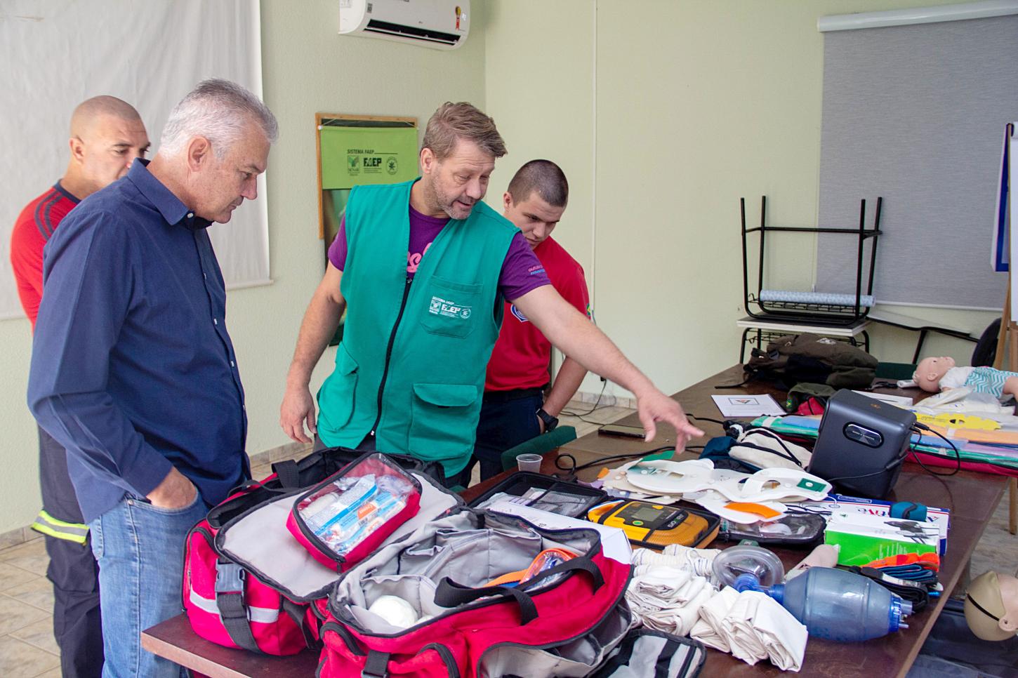 Curso de Brigada de Incêndio qualifica profissionais em Faxinal