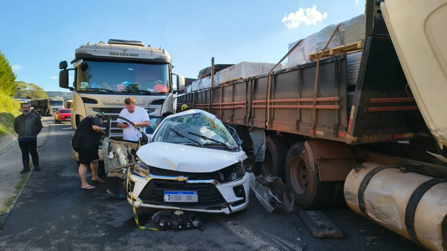 Identificado motorista de Ivaiporã morto em colisão com quatro caminhões na BR-376