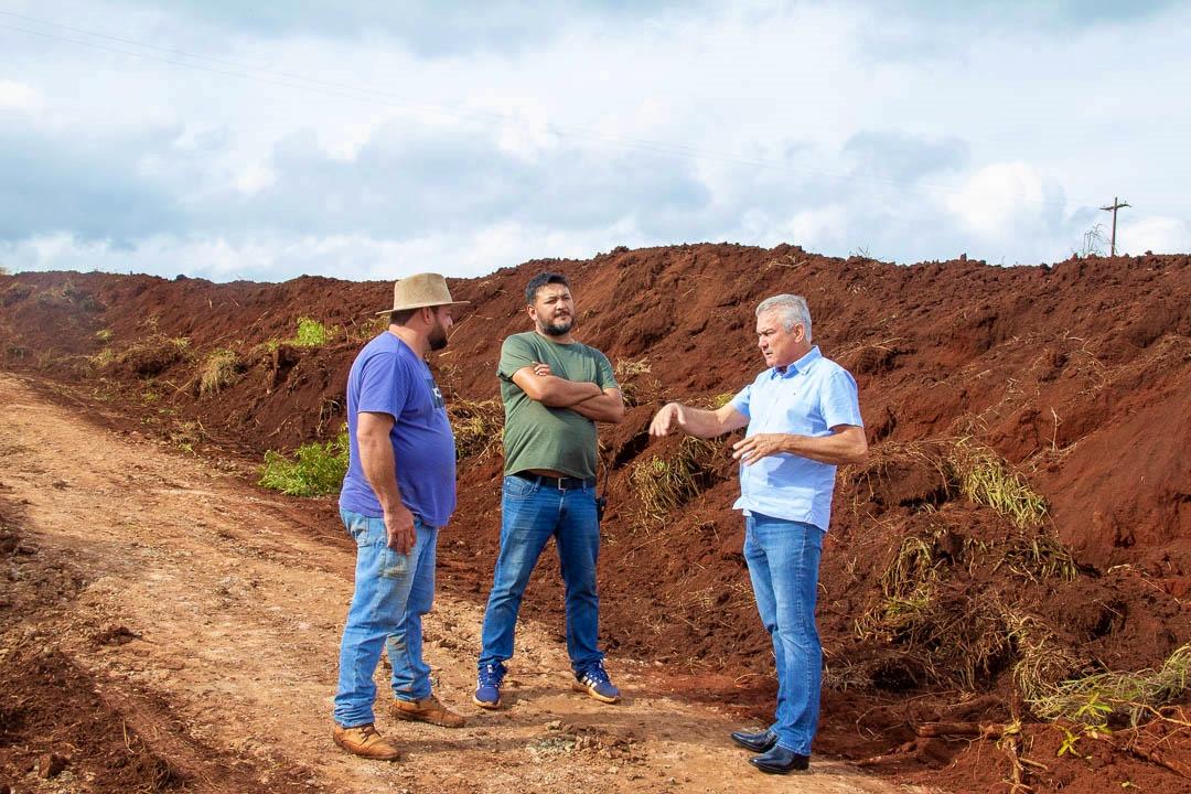 Faxinal avança com pavimentação asfáltica na estrada da Vista Alegre