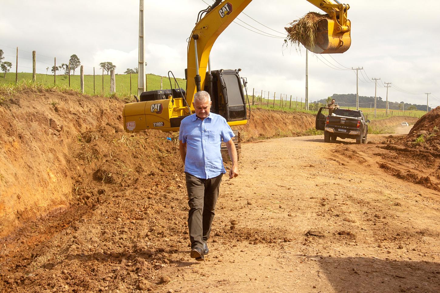 Faxinal dá início à obra de pavimentação da estrada da Vista Alegre