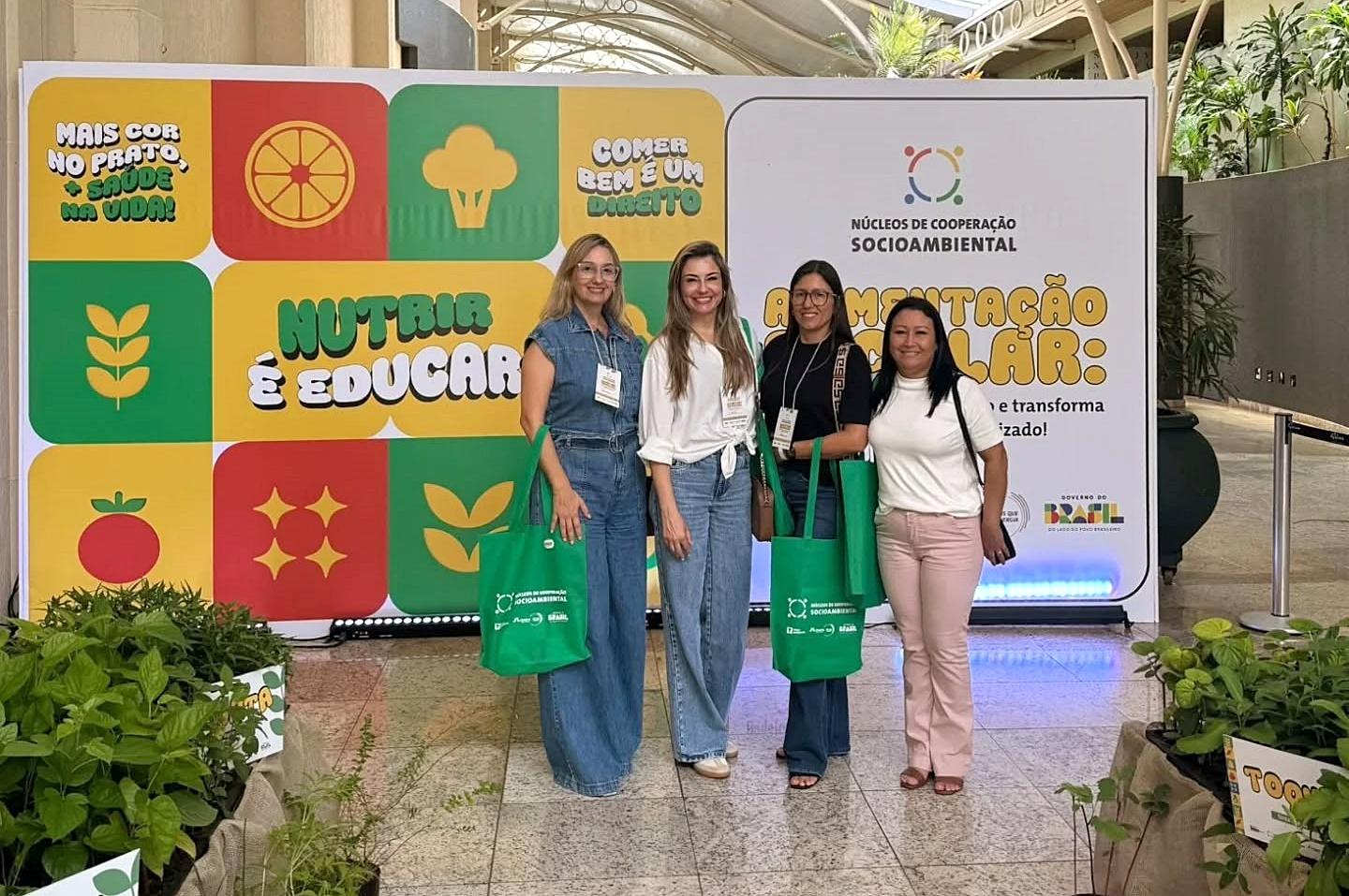 Faxinal se destaca em evento de alimentação escolar e nutricionista é premiada em Foz do Iguaçu