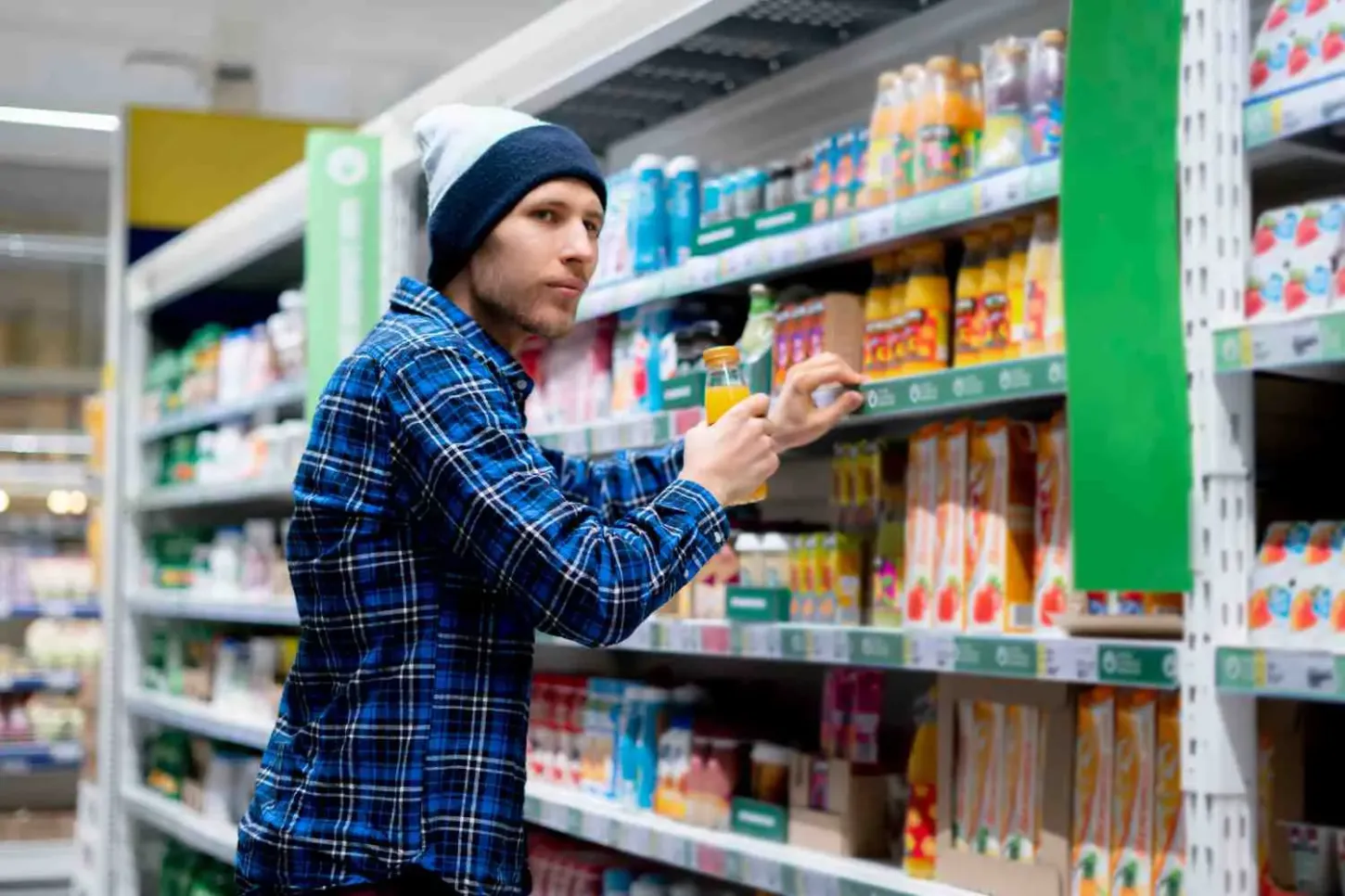 Homem é preso em flagrante por furto em supermercado de Apucarana após reincidência no mesmo dia