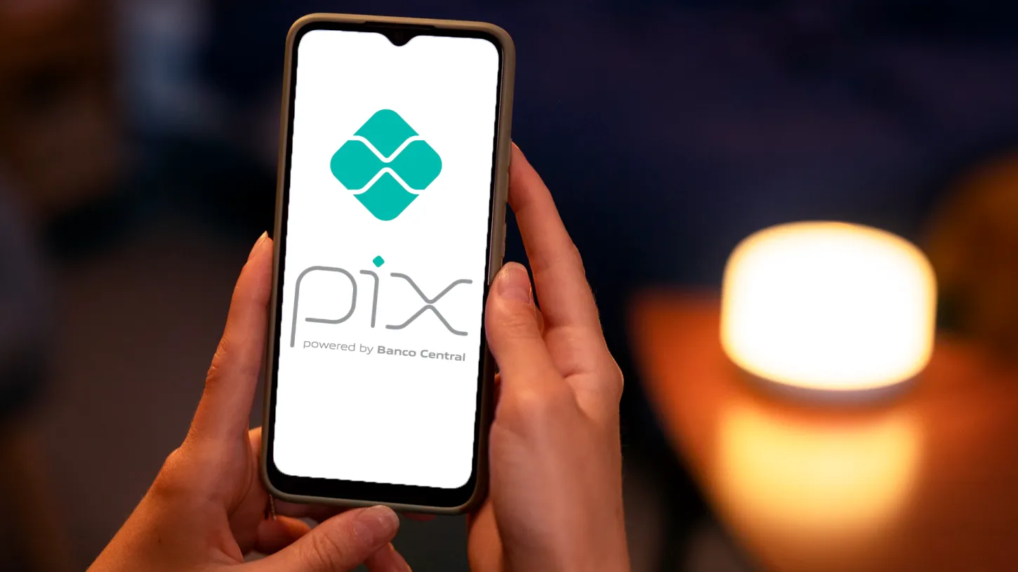 Homem registra golpe de estelionato em California com transferências Pix não autorizadas