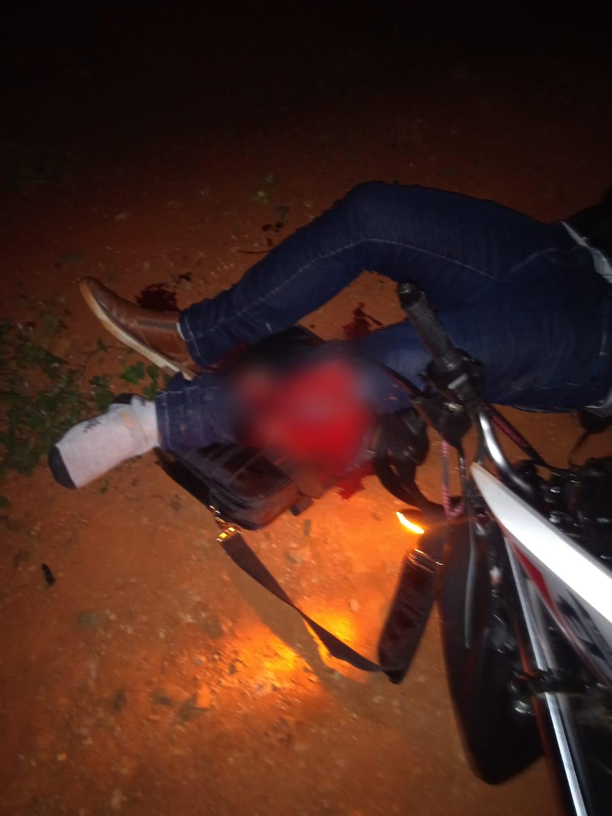 Motoqueiro é atingido gravemente por motorista de Gol verde que foge em Faxinal