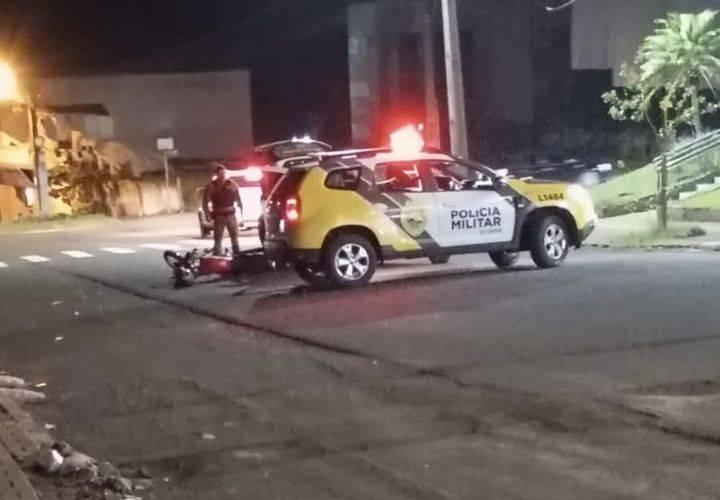 Motoqueiro sem habilitação é preso após fugir da polícia e cair em Faxinal