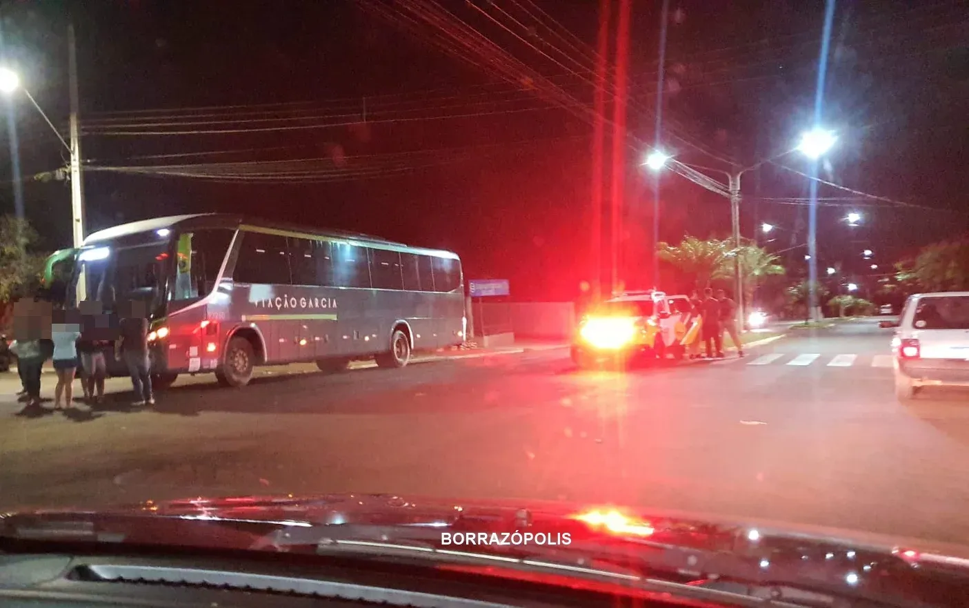 Motorista embriagado causa colisão entre ônibus e Fiat Uno em Borrazópolis