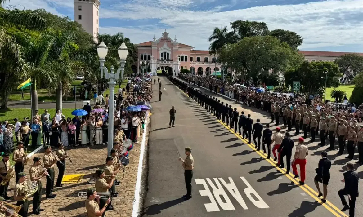 MPF quer mais mulheres em escola de cadetes do Exército