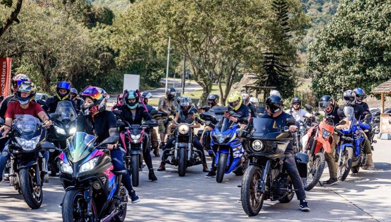 Polícia Militar flagra 'arruaça' de motocicletas em Lunardelli e lavra 47 multas