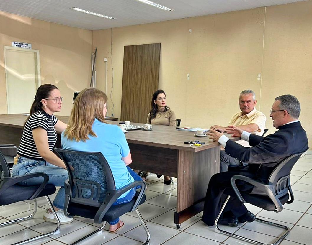 Prefeito recebe visita do padre Valdenir Prandi da Paróquia Maria Mãe da Unidade