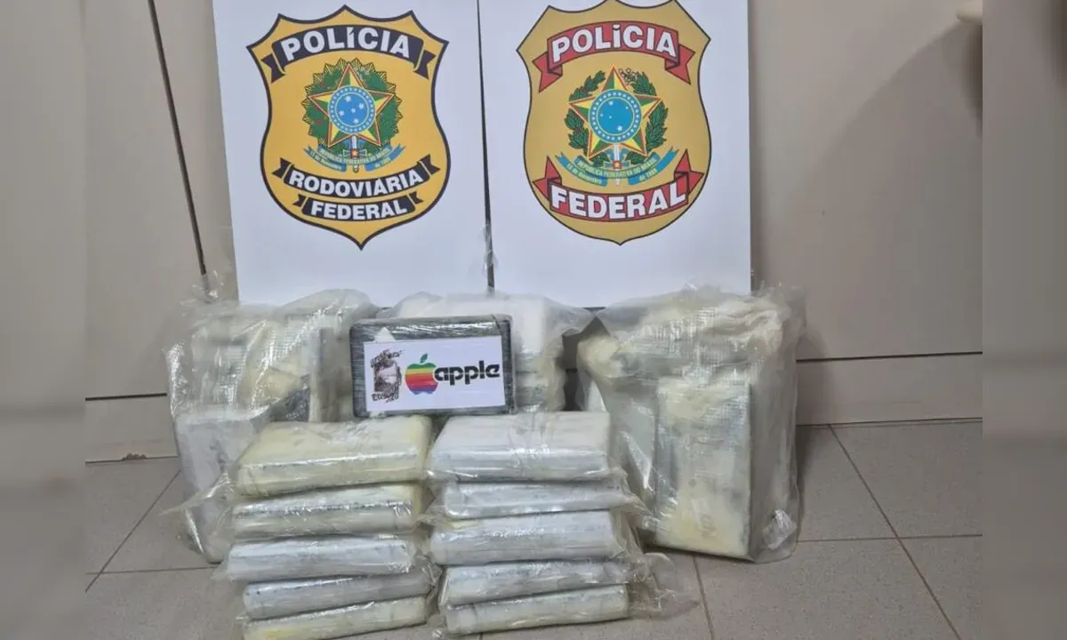 PRF e PF apreendem 45,6 kg de cocaína em caminhonete paraguaia em Apucarana