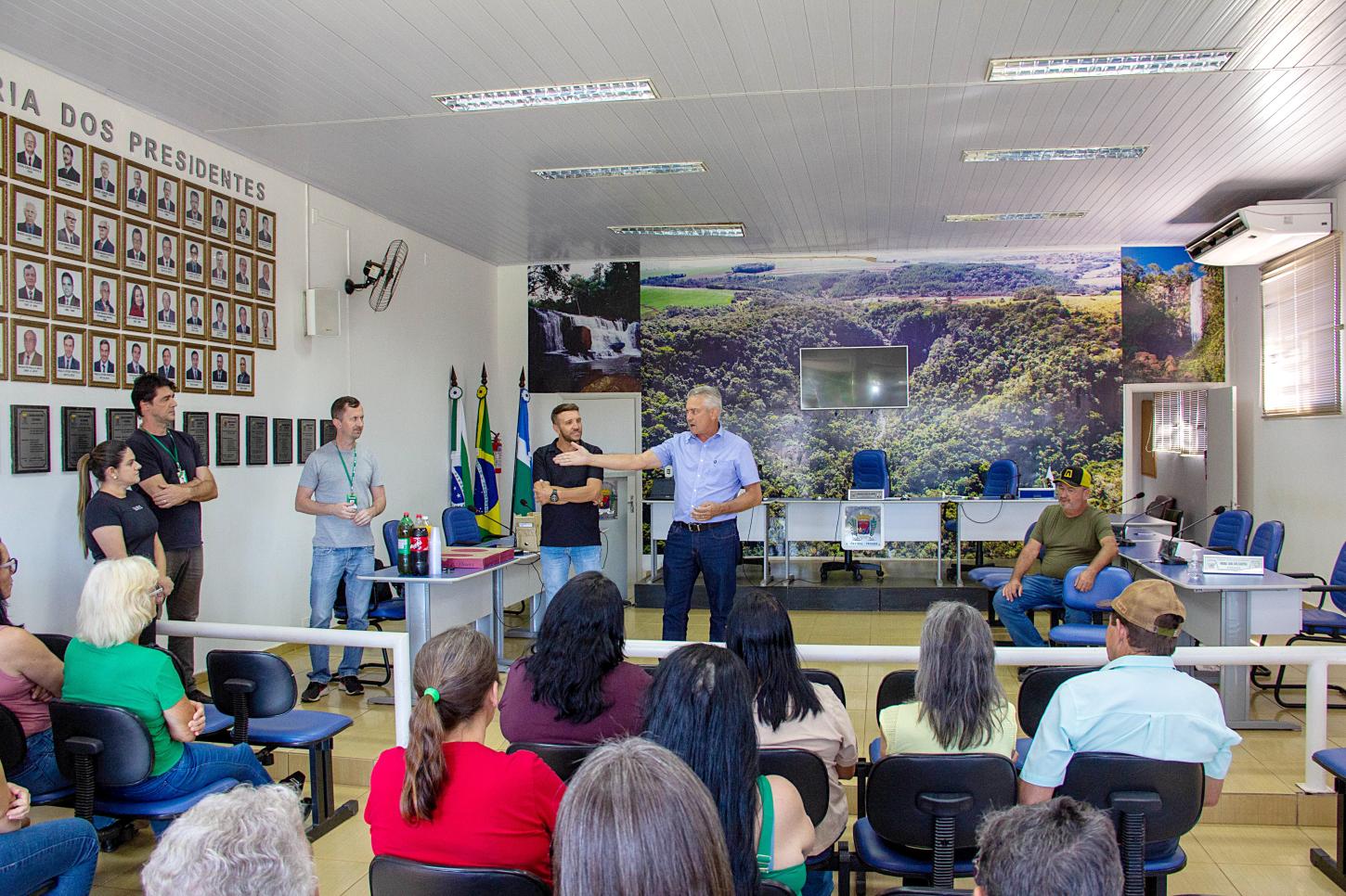 Reunião em Faxinal apresenta fomentos para mulheres e jovens do Assentamento Três Barras