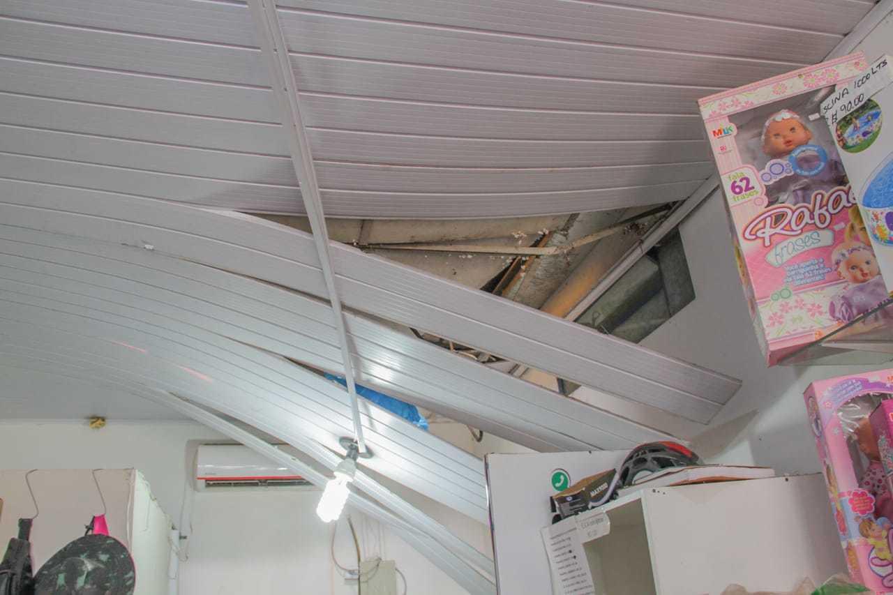 Telhado é arrombado para cometimento de furto em Apucarana