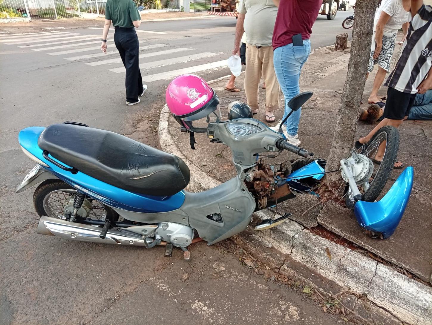 Acidente de moto em Faxinal deixa um ferido com fratura na perna