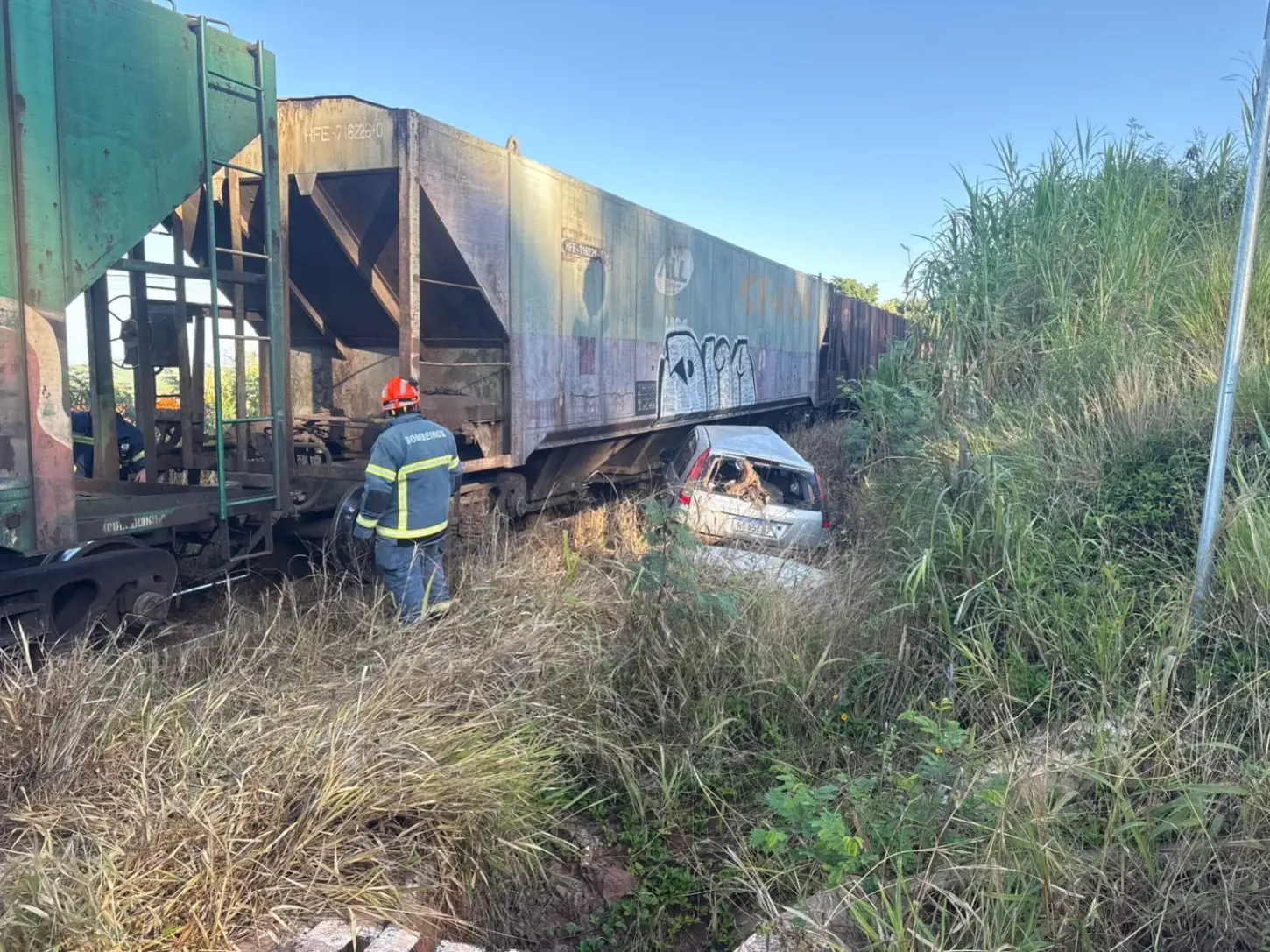 Acidente entre carro e locomotiva deixa um ferido em Jandaia do Sul