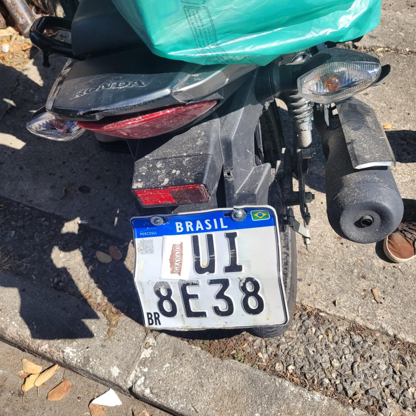 Adulteração de placa de motocicleta resulta em prisão em Rio Bom