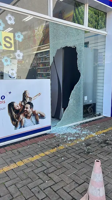 Farmácia é furtada na madrugada no centro de Faxinal